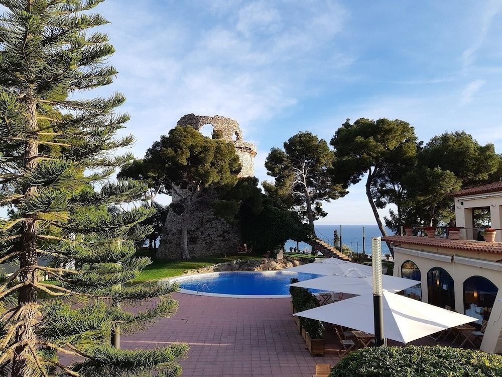 Gran Hotel Rey Don Jaime Castelldefels Bagian luar foto