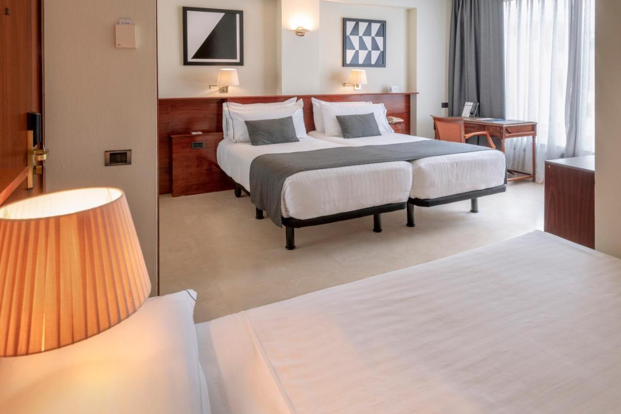 Gran Hotel Rey Don Jaime Castelldefels Bagian luar foto