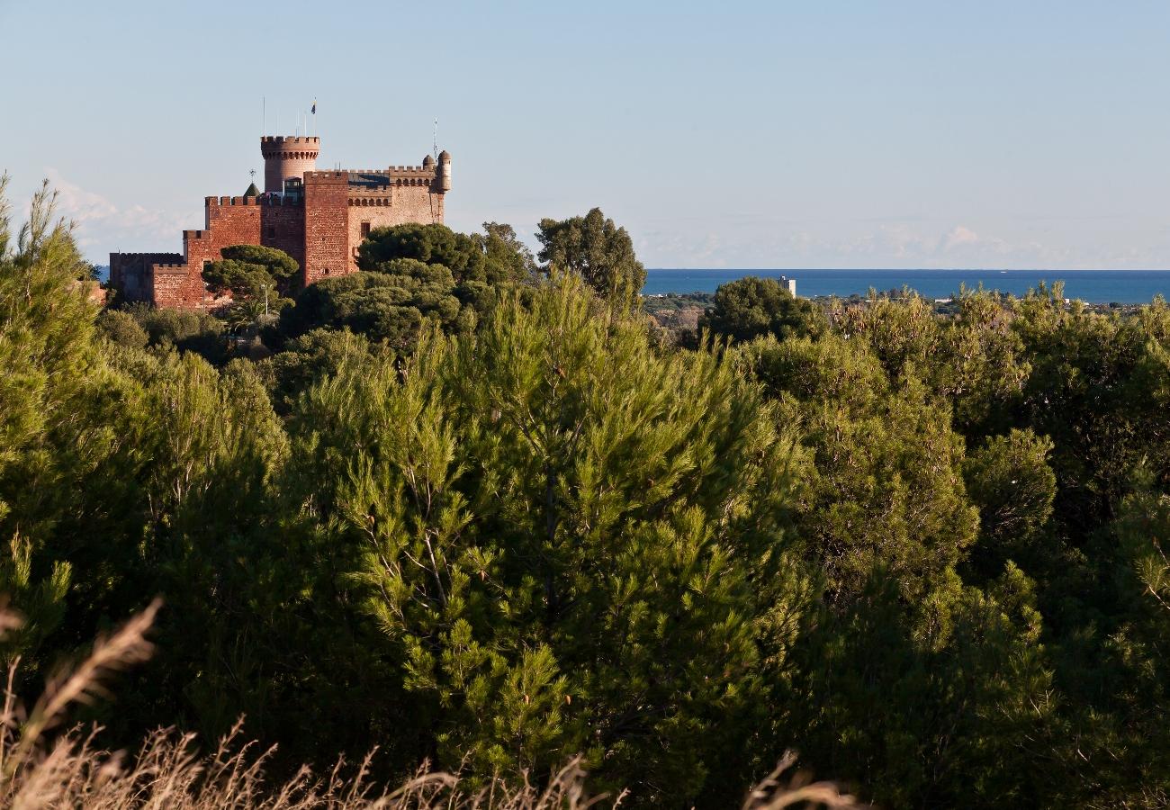 Gran Hotel Rey Don Jaime Castelldefels Bagian luar foto