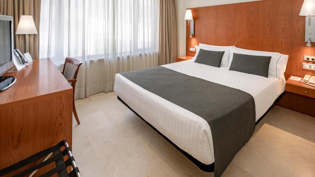 Gran Hotel Rey Don Jaime Castelldefels Bagian luar foto